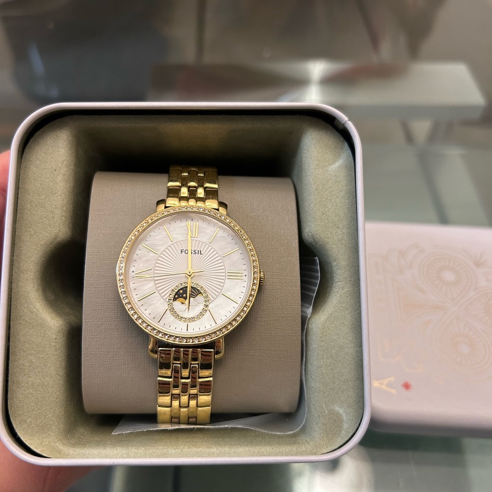 woman’s gold fossil watch with links, never worn bought less than a year ago